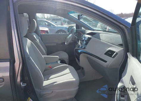 2011 Toyota Sienna Le V6 z USA, uszkodzony, nr VIN 5TDKK3DC4BS168751